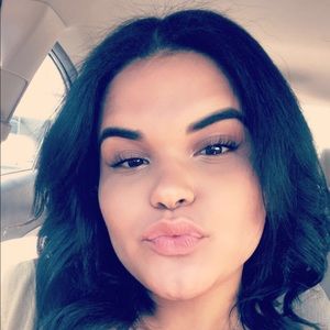 Meet your Posher, Estelenny